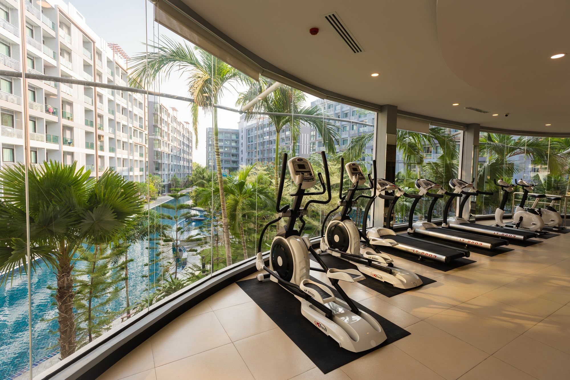 Dusit Grand Park Apartment Pantai Jomtien Luaran gambar